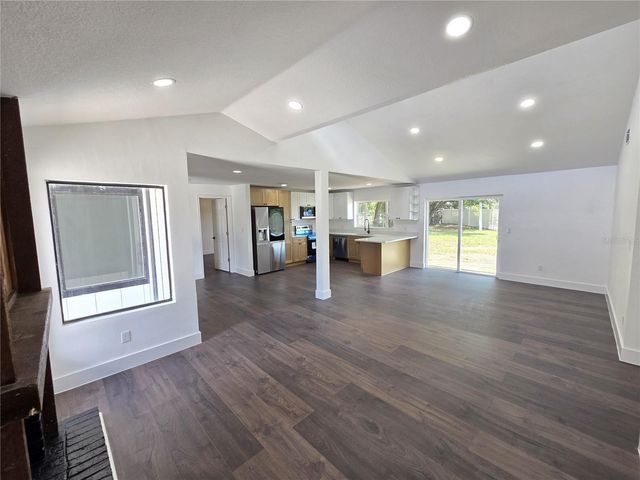 1805 S WILKINS AVENUE, Plant City, FL 33563