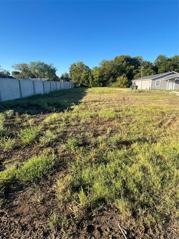 835 E 3rd Street, Lancaster, TX 75146