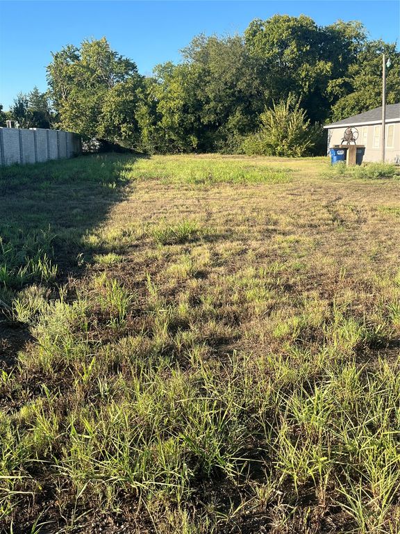 835 E 3rd Street, Lancaster, TX 75146