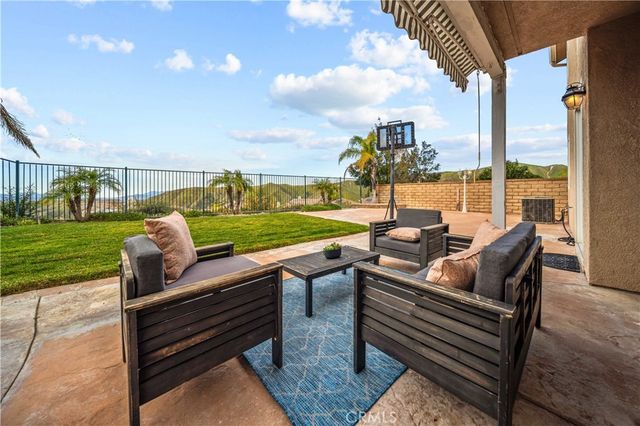 28521 Meadow Heights Court, Canyon Country, CA 91387