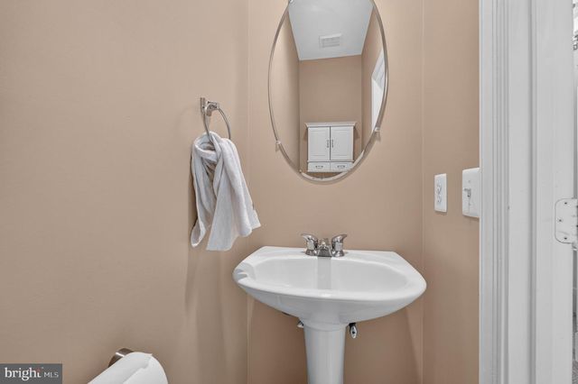 5902 IANS WAY, Alexandria, VA 22315
