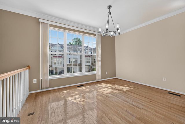 5902 IANS WAY, Alexandria, VA 22315
