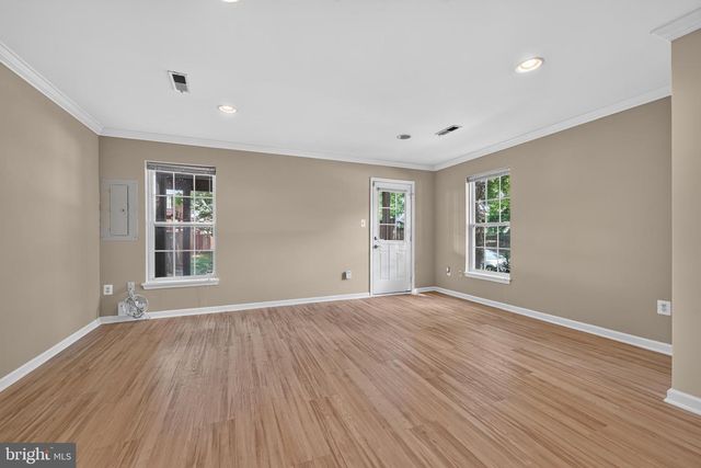 5902 IANS WAY, Alexandria, VA 22315