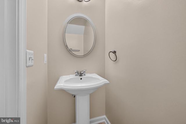5902 IANS WAY, Alexandria, VA 22315