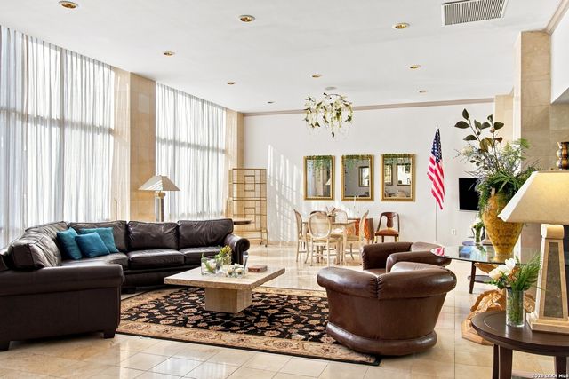 7701 Wurzbach Rd Apt 701, San Antonio, TX 78229