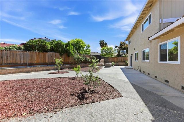 2078 Admiral Pl, San Jose, CA 95133