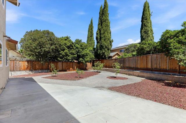 2078 Admiral Pl, San Jose, CA 95133