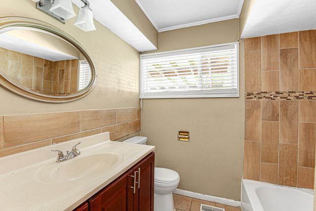 431 Lakewood Boulevard, Park Forest, IL 60466