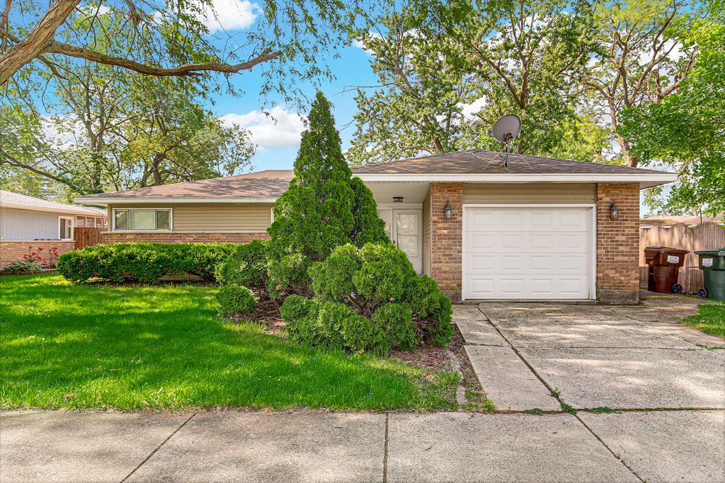 431 Lakewood Boulevard, Park Forest, IL 60466