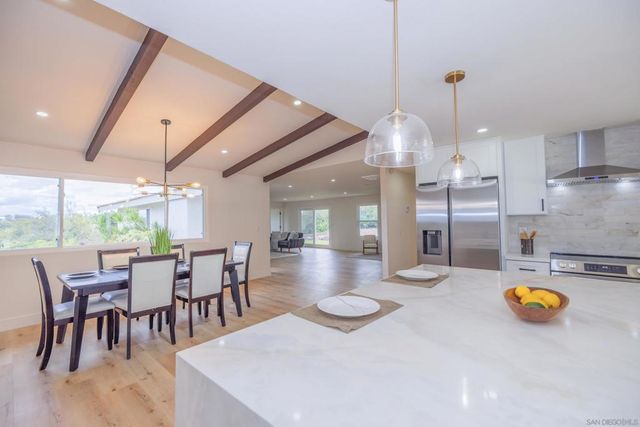 807 Poinsettia Ave, Vista, CA 92081