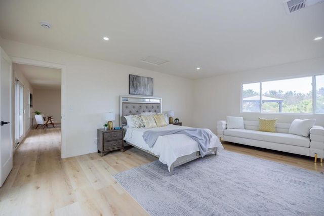 807 Poinsettia Ave, Vista, CA 92081