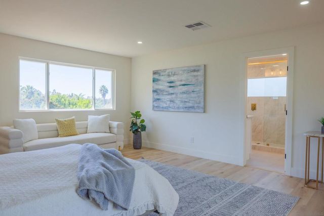 807 Poinsettia Ave, Vista, CA 92081