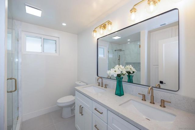 807 Poinsettia Ave, Vista, CA 92081