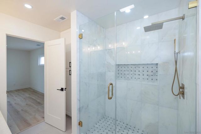 807 Poinsettia Ave, Vista, CA 92081