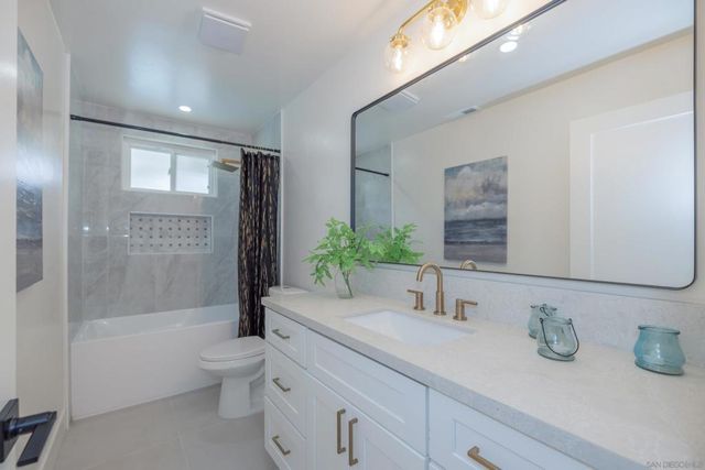 807 Poinsettia Ave, Vista, CA 92081