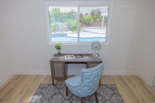 807 Poinsettia Ave, Vista, CA 92081