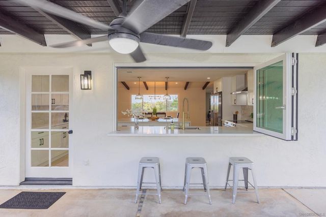 807 Poinsettia Ave, Vista, CA 92081