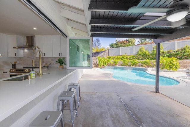 807 Poinsettia Ave, Vista, CA 92081