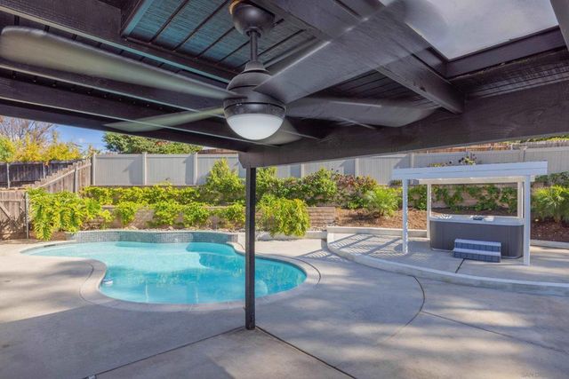 807 Poinsettia Ave, Vista, CA 92081