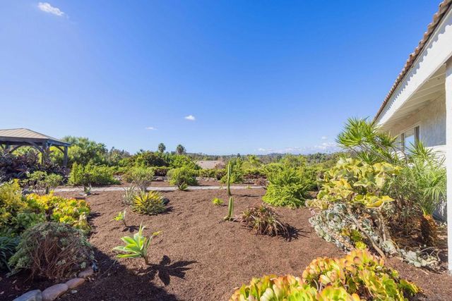 807 Poinsettia Ave, Vista, CA 92081