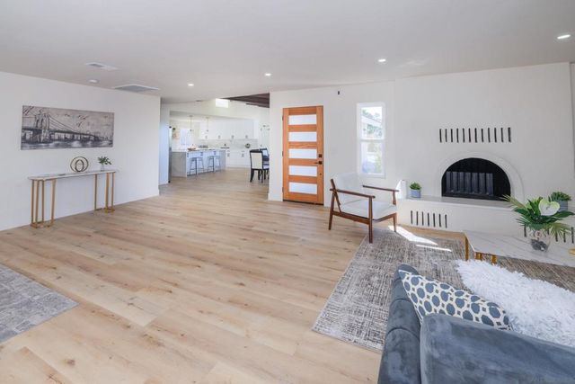 807 Poinsettia Ave, Vista, CA 92081