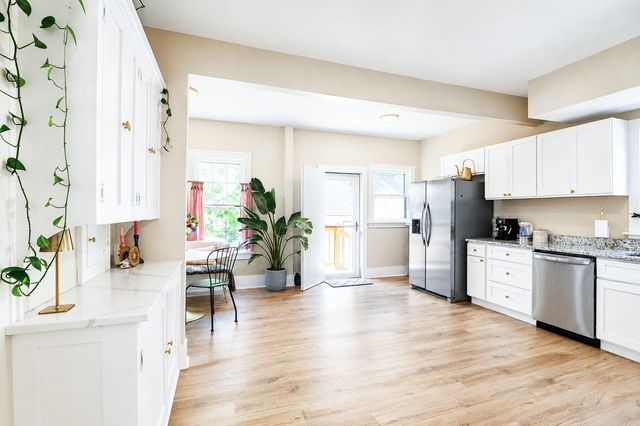 3049 S Old Lawrence Rd, Wichita, KS 67217