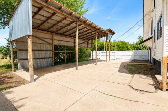 3049 S Old Lawrence Rd, Wichita, KS 67217