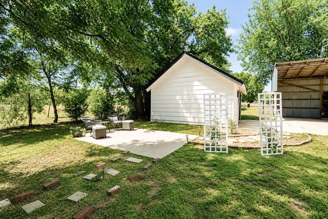 3049 S Old Lawrence Rd, Wichita, KS 67217