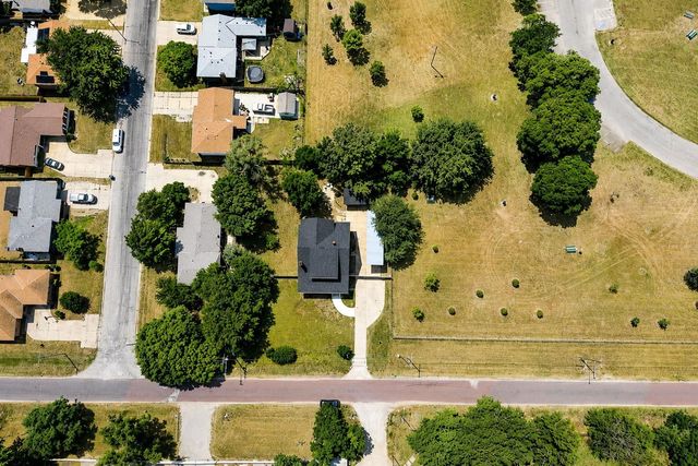 3049 S Old Lawrence Rd, Wichita, KS 67217