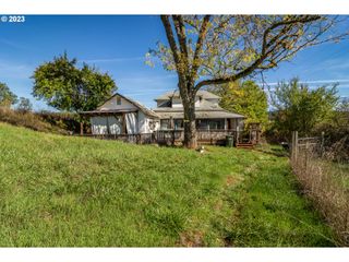 621 DOERNER Rd, Roseburg, OR 97471