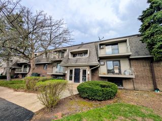 234 E Bailey Road D, Naperville, IL 60565