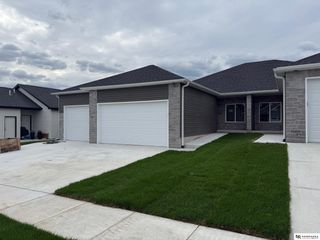 5851 S 95th Street, Lincoln, NE 68526