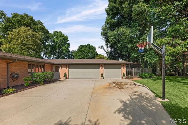 37 Ednick Drive, Swansea, IL 62226