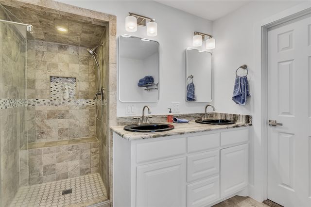 217 Casas Del Sur Street, Granbury, TX 76049