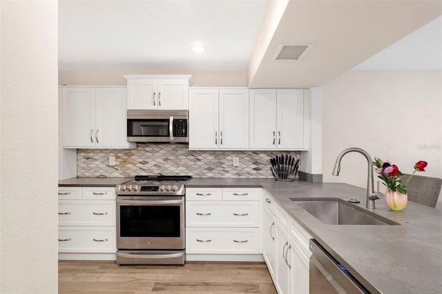 5182 LANCEWOOD DRIVE 14, Sarasota, FL 34232