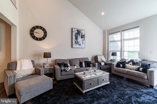 305 HIDDEN ACRES LN, Moorestown, NJ 08057