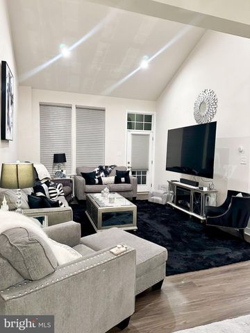 305 HIDDEN ACRES LN, Moorestown, NJ 08057