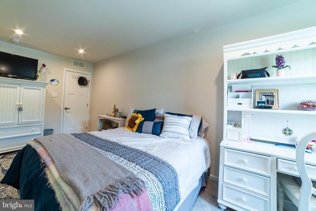 305 HIDDEN ACRES LN, Moorestown, NJ 08057