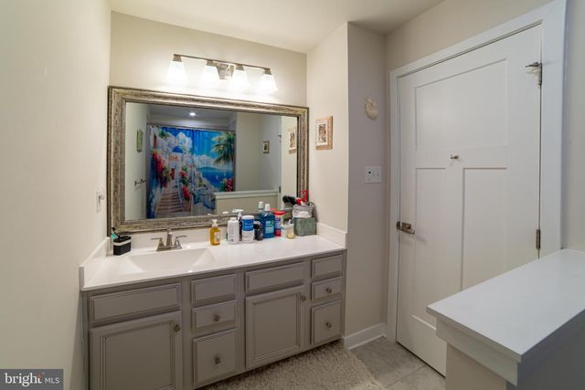 305 HIDDEN ACRES LN, Moorestown, NJ 08057