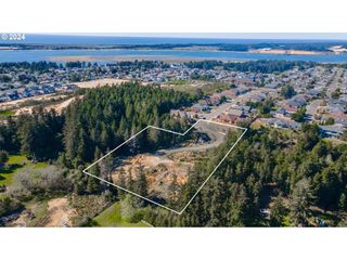 2215 GARFIELD St, North Bend, OR 97459