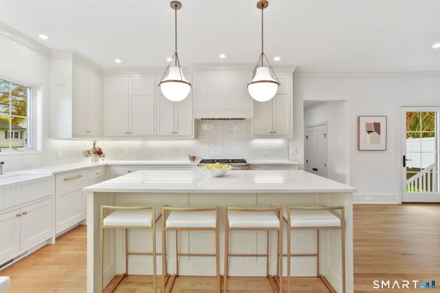 15 Barton Road, Fairfield, CT 06824