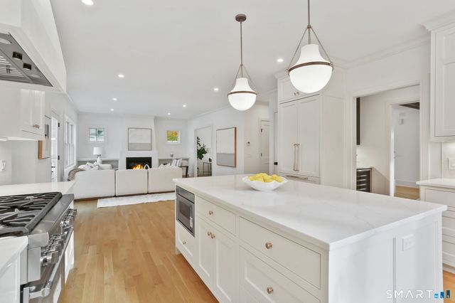 15 Barton Road, Fairfield, CT 06824