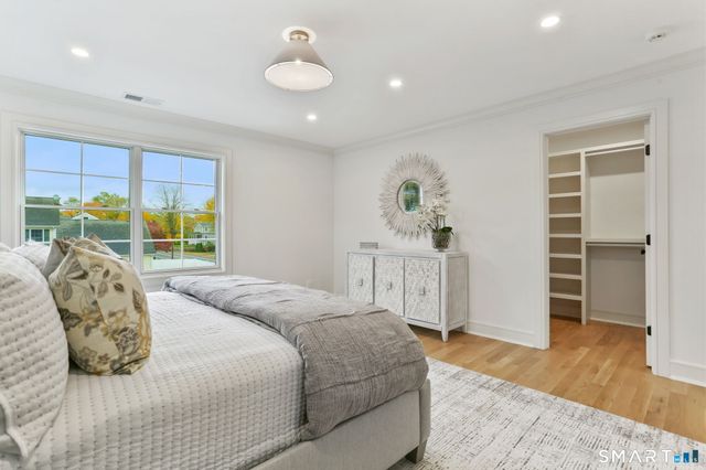 15 Barton Road, Fairfield, CT 06824