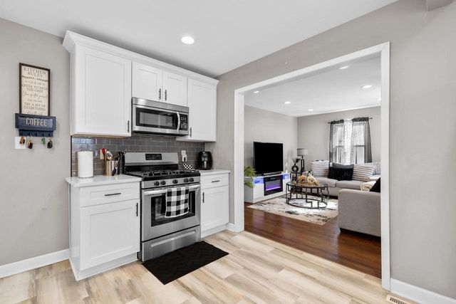 9006 W Dakota AVENUE, West Allis, WI 53227