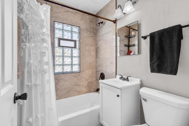 9006 W Dakota AVENUE, West Allis, WI 53227