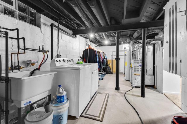 9006 W Dakota AVENUE, West Allis, WI 53227