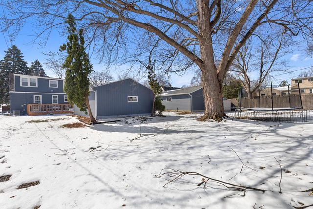 9006 W Dakota AVENUE, West Allis, WI 53227