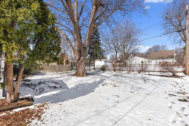 9006 W Dakota AVENUE, West Allis, WI 53227