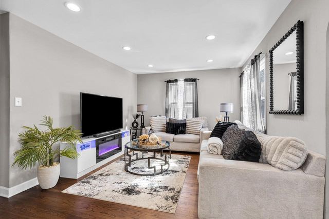 9006 W Dakota AVENUE, West Allis, WI 53227