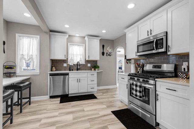 9006 W Dakota AVENUE, West Allis, WI 53227